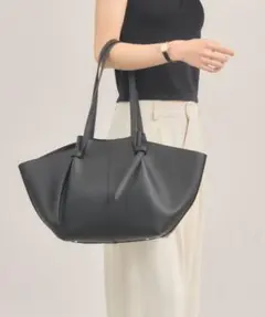 ◉極美品◉ NEUNA ノットフェイクレザーバッグ ポーチ付のサムネイル