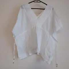 earth music&ecology ホワイト Vネック 半袖シャツ