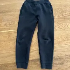 UNIQLO 120 黒 スウェットパンツ 膝に穴あり ジッパーポケット付き