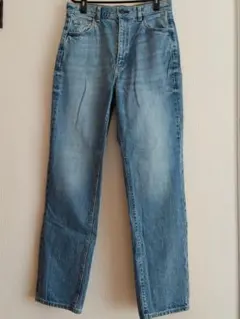 GU ハイウエストストレートジーンズ