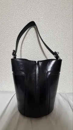 kaoru 黒のレザー バケツ型ショルダーバッグ - メルカリ
