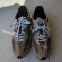 327 ニューバランス　コーデュラスニーカー