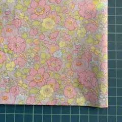 T98 Betsy ベッツィ縮小柄 26×50cm弱 リバティ タナローン10g