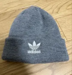 adidas アディダス ロゴ刺繍入り ニット帽 グレー フリーサイズ