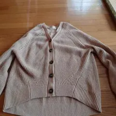 ベージュ Vネック ボタン付きセーターL GU