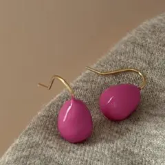 ヴィンテージ風雫型フックピアス　ピンク