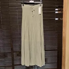 新品　gu シアーニット　プリーツスカートのサムネイル