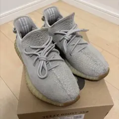 adidas YEEZY BOOST 350 V2 スニーカーのサムネイル