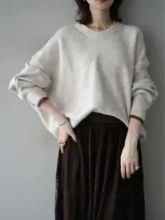 Vネック配色スリーブニットプルオーバー Lumier