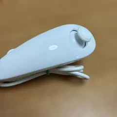 【匿名　送料無料】447-16家庭用ゲーム機　任天堂Wiiヌンチャクホワイト