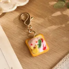 いちごうさぎ ミニチュアチャーム