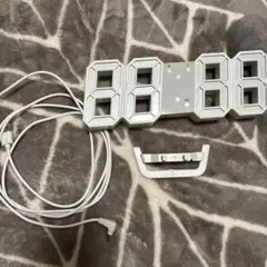送料込‼️お洒落‼️ホワイトデジタル置時計