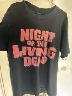 NIGHT OF THE LIVING DEADのデザインが特徴的なTシャツ