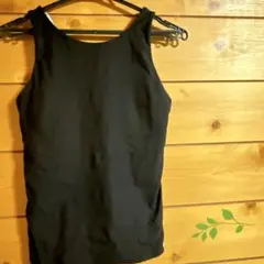 SUKALA 黒のリブ編みVネックヨガウェア