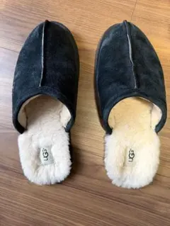 UGG ブラック　スリッパのサムネイル