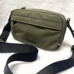 美品・TOMMYHILFIGER トミーヒルフィガーショルダーバッグ オリーブ