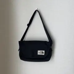 THE NORTH FACE ブラックショルダーバッグ　キッズ