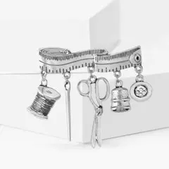 シルバー　アンティーク 裁縫モチーフ　ブローチ　ヴィンテージ風　北欧風　上品