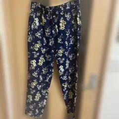 225. GU ネイビー花柄カジュアルパンツ L