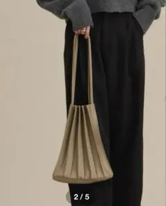 neuna レザープリーツトートバッグ