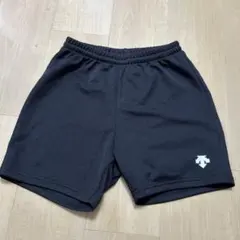 バレーボールDESCENTE黒ショートパンツ