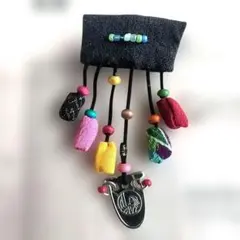 242 こはぜブローチ