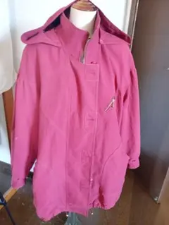 フード付き赤紫色ロングジャケット