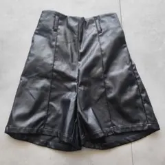 EMODA フェイクレザー ショートパンツ