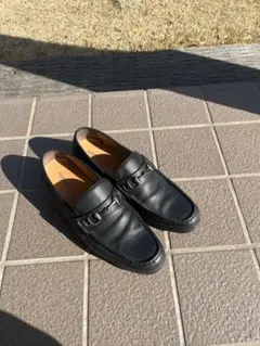 ブラックレザー ローファー バックル付き