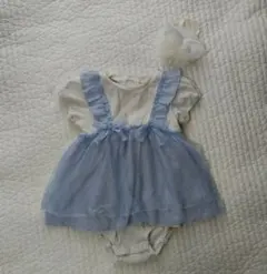 アプレレクール　水色フリルロンパース80サイズ　ヘアバンドのおまけつき