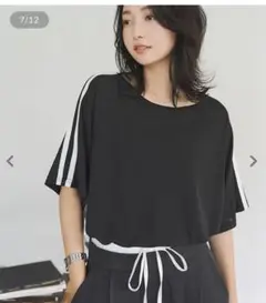 袖ラインシアーTシャツ　美品