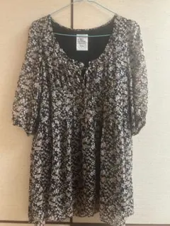 可愛い Me couture 小花柄シフォンチュニック パフスリーブ フェミニンのサムネイル