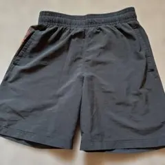 UNDER ARMOUR ブラック ハーフパンツ YMD/13M/M