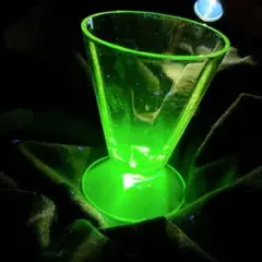 ショットグラス　ウランガラス　ディプレッショングラス　アンティーク　緑　コップ
