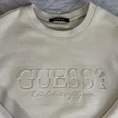 GUESS エンボスロゴ トレーナー
