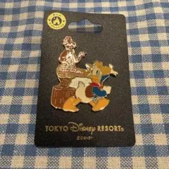 ディズニー 三人の騎士 ピンバッジ - メルカリ