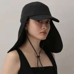 【美品】KIU ブラックアウトドアハット・フード付きのサムネイル