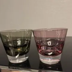 黒とピンクのガラス製コップ　スガハラ Sghr グラス　ペア