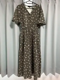 オリーブグリーン 花柄 ワンピースのサムネイル