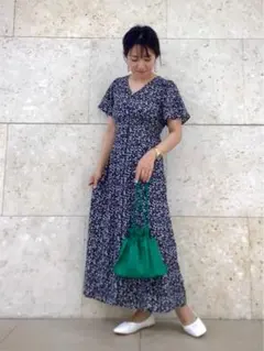 GU フラワーVネックフレアスリーブワンピース