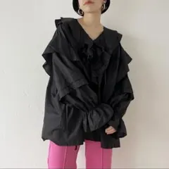 【超美品】wee9s ビッグカラーフリルブラウス 黒 ブラックのサムネイル