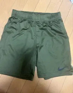 Nike オリーブグリーン ショートパンツ