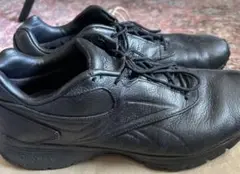 Reebok ブラック レザー スニーカー