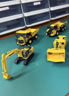 コマツ ミニカー 4台セットのサムネイル