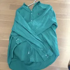 緑色コットンボタンダウンシャツ