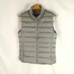 UNIQLO　ウルトラライトダウンベスト　M　グレー　B5726のサムネイル