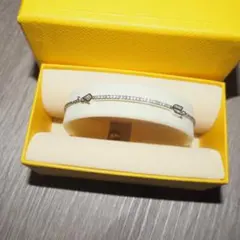 【新品に近い】スワロフスキー アロー ストーン付きシルバーブレスレット