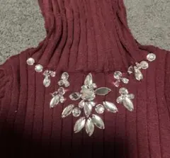 バーガンディ タートルネック セーター ビジュー装飾