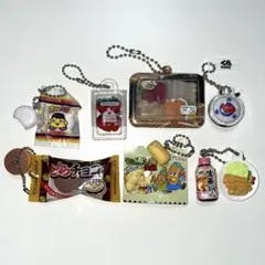 【食品／お菓子】 ガチャカプセルトイ　ミニチュアチャームセット（7点）