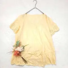 大きいサイズ　3L　半袖チュニックブラウス　黄　ウエストリボン　透け感　刺繍　春